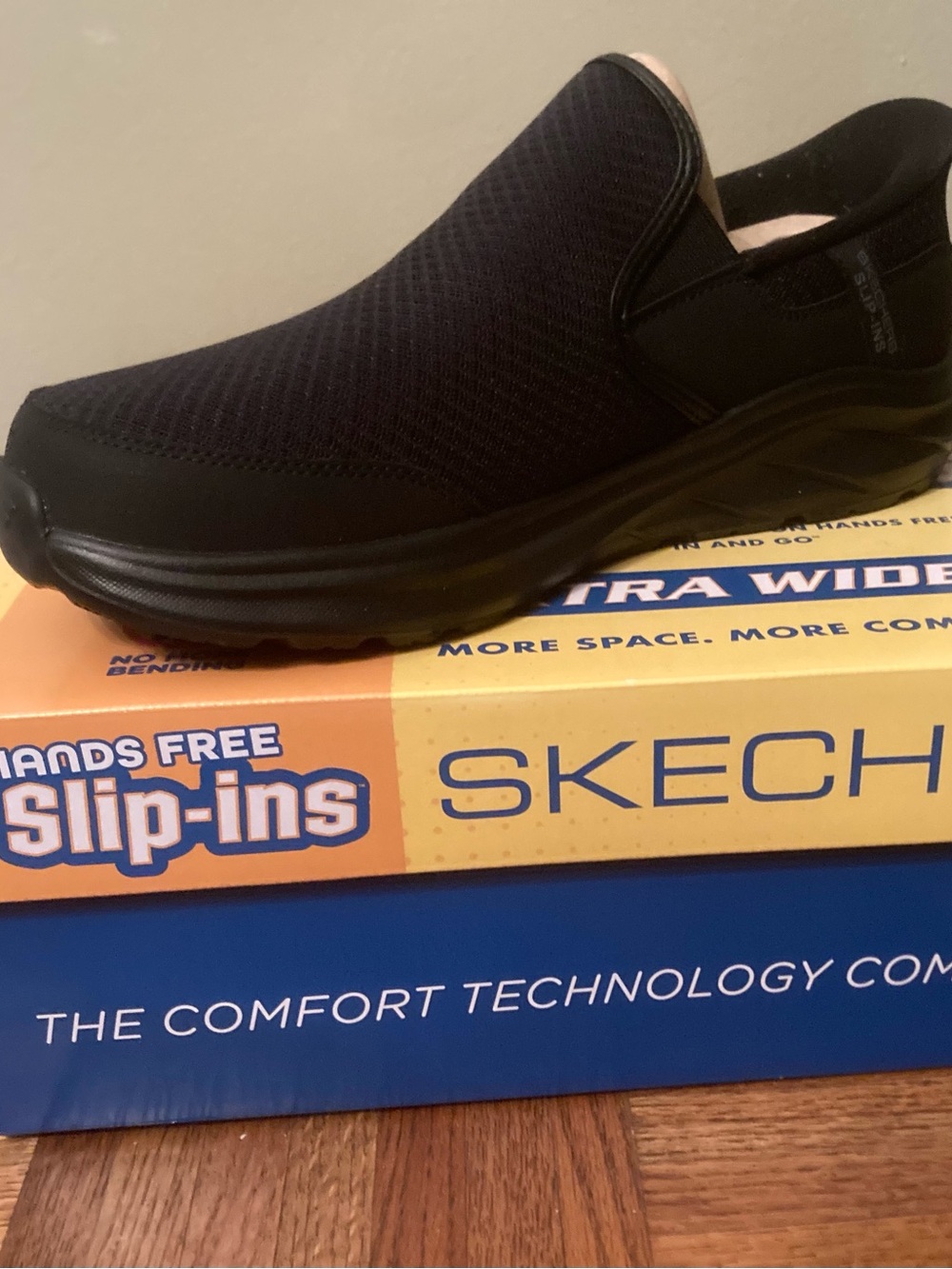 Brand New Skechers Men's Black Slip-On Mesh Hands Free Memory Foam Shoe